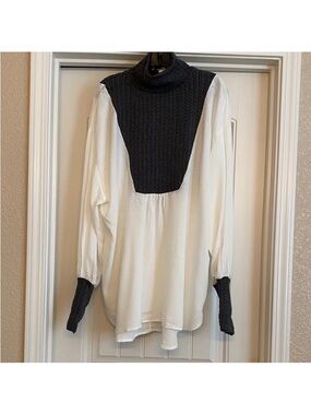 Zara Gray and White Tunic Top with Knit Detail